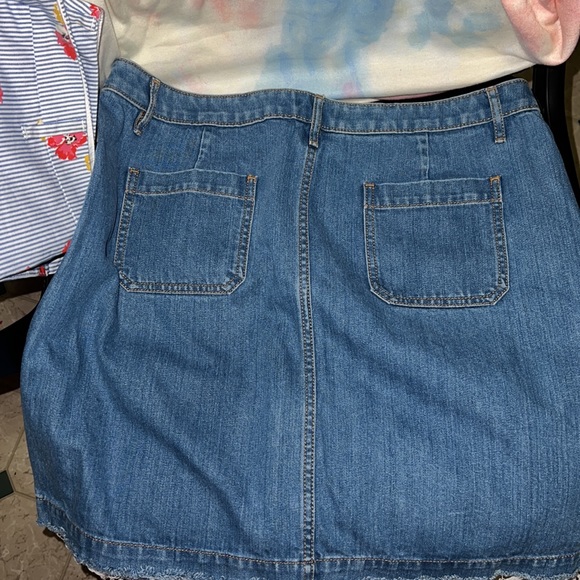 Skirt - Picture 2 of 2